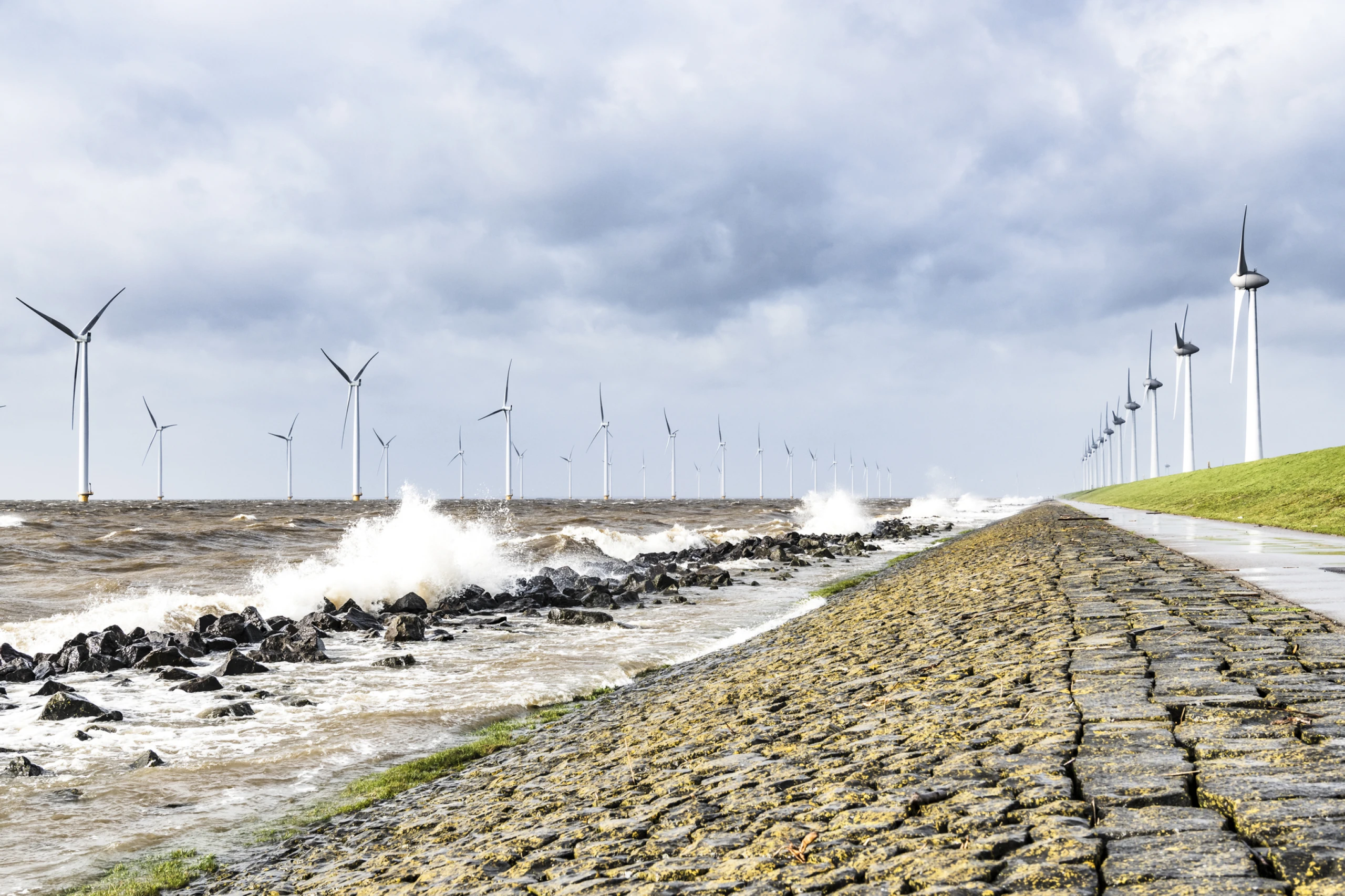 Redak wind turbine blade service and maintenance solutions